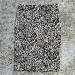Black & white paisley print pencil skirt. Zipper on side. Elastic waistband